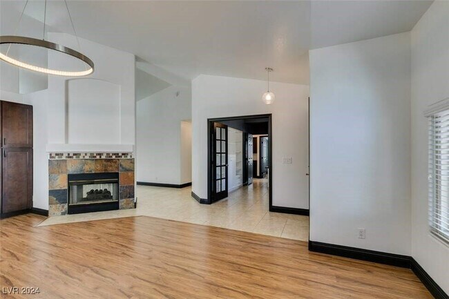 Building Photo - 240 Honeywood St