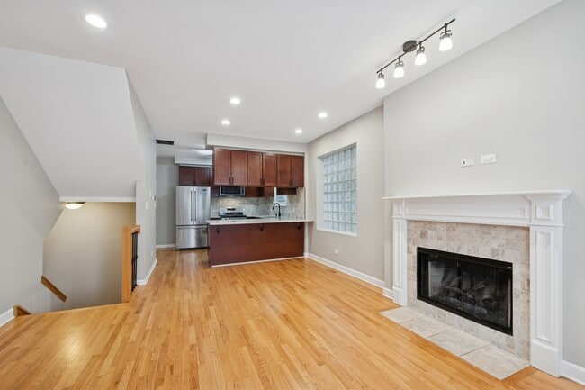 Building Photo - 2742 N Bosworth Ave