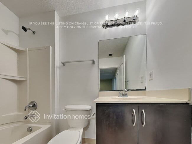 Building Photo - 206 SW 7th Ct