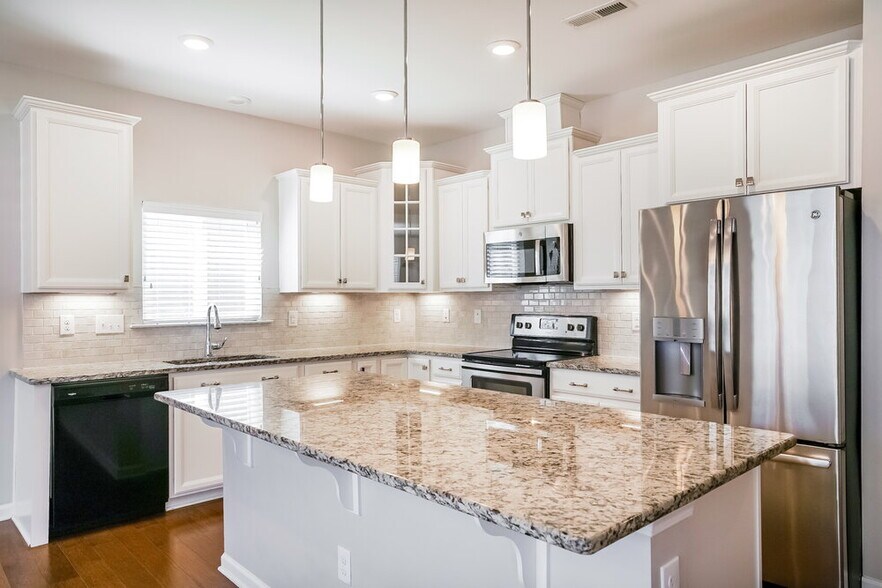 Building Photo - 1029 Avondale Dr