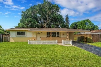 Building Photo - 2230 Havana Dr