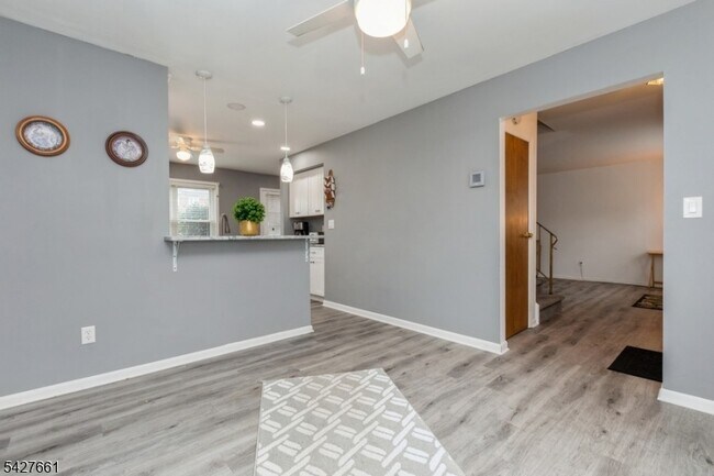 Building Photo - 678 Bloomfield Ave