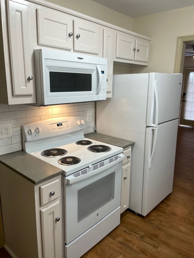 Building Photo - 1304