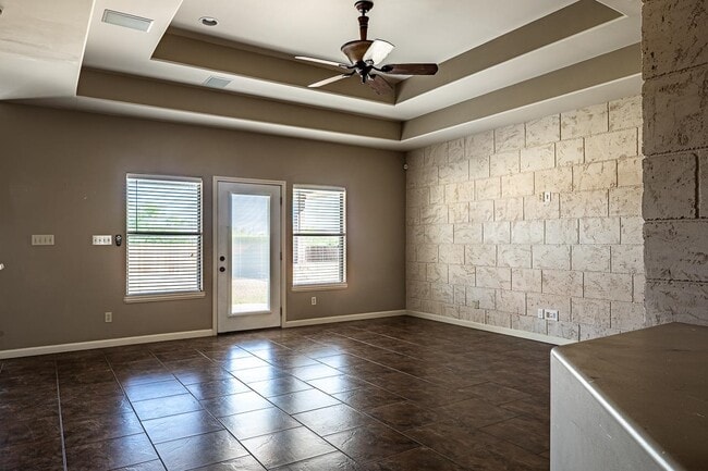 Building Photo - 136 Dos Caballos