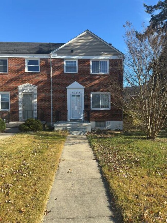 Primary Photo - Three-Bedroom House in Parkvillle