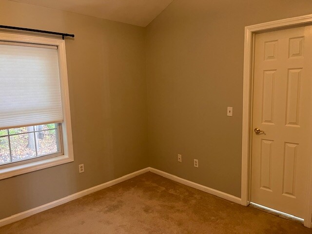 Building Photo - 2002 Larson Dr