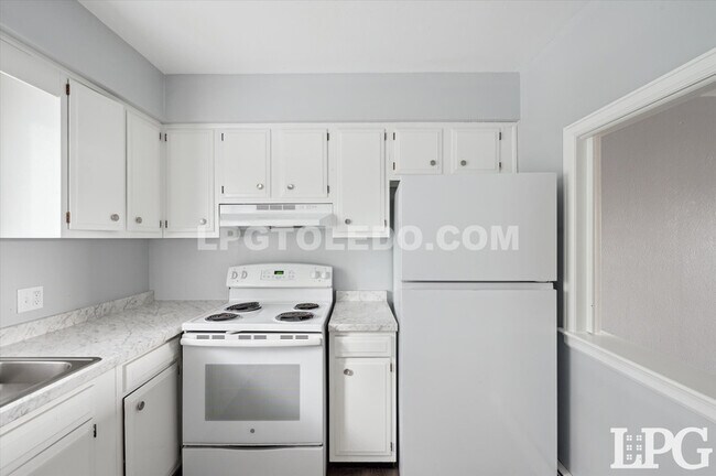Building Photo - 3330 Arlington Ave