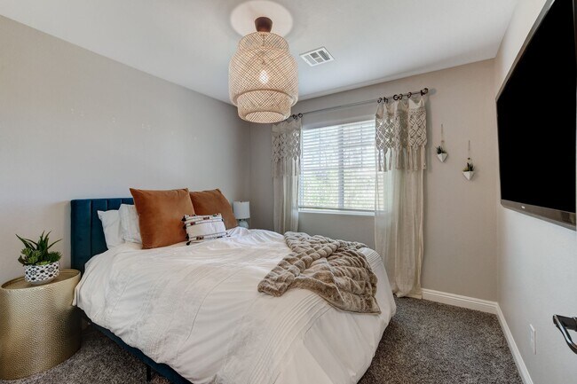 Building Photo - Providence Las Vegas 3 Bed and 3 Bath Home with Gated Community, Modern Upgrades & Resort-Style A...