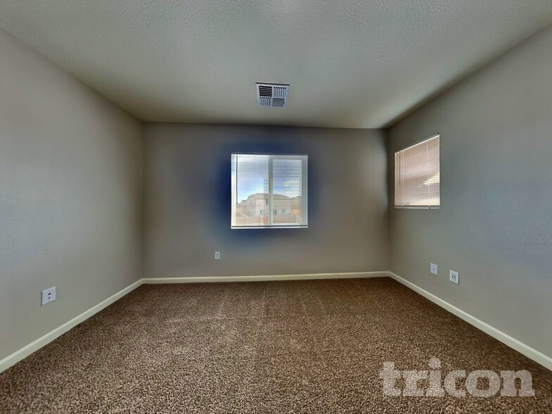 Building Photo - 8956 Wolf River Dr