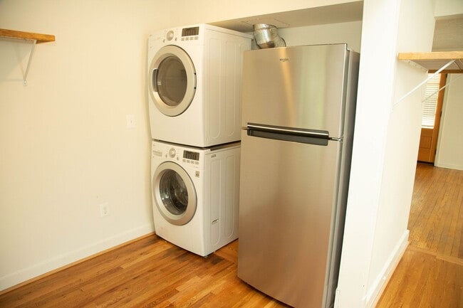 Building Photo - 4 Bedroom House Available Near Scott Stadi...
