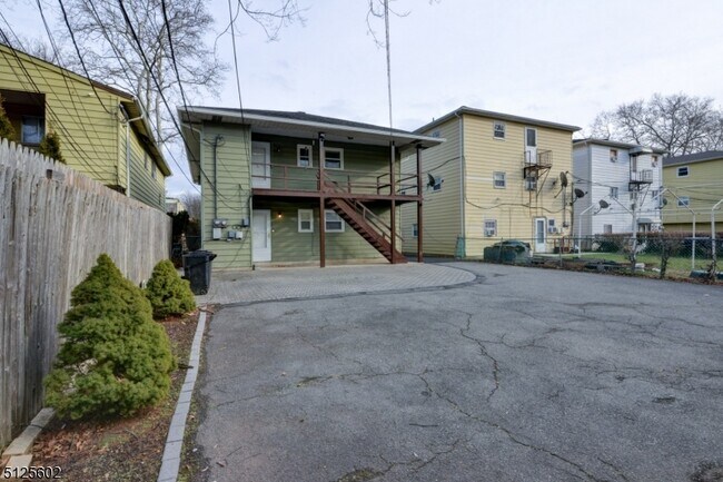 Building Photo - 295 N Park St