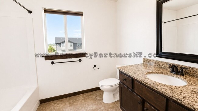 Building Photo - 3 Bed 2.5 Bath Upscale Condo