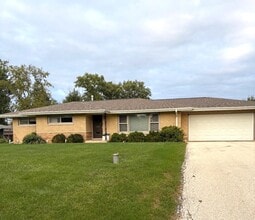 Building Photo - 51 Parklane Dr