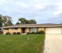 Building Photo - 51 Parklane Dr