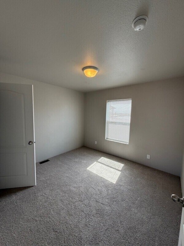Building Photo - 8446 Sunrise Way