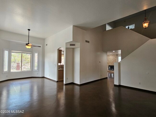 Building Photo - 4389 N Sunset Cliff Dr