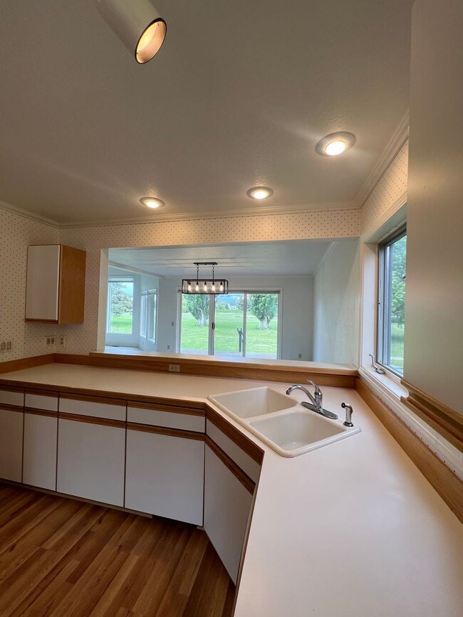 Building Photo - Stunning Kalispell Golf Course Home