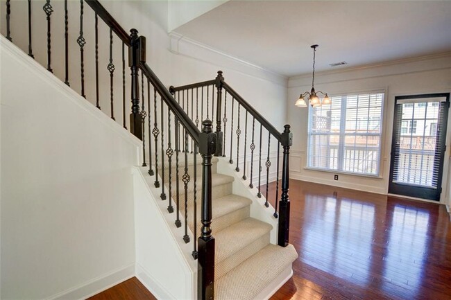Building Photo - 2430 Natoma Ct SE