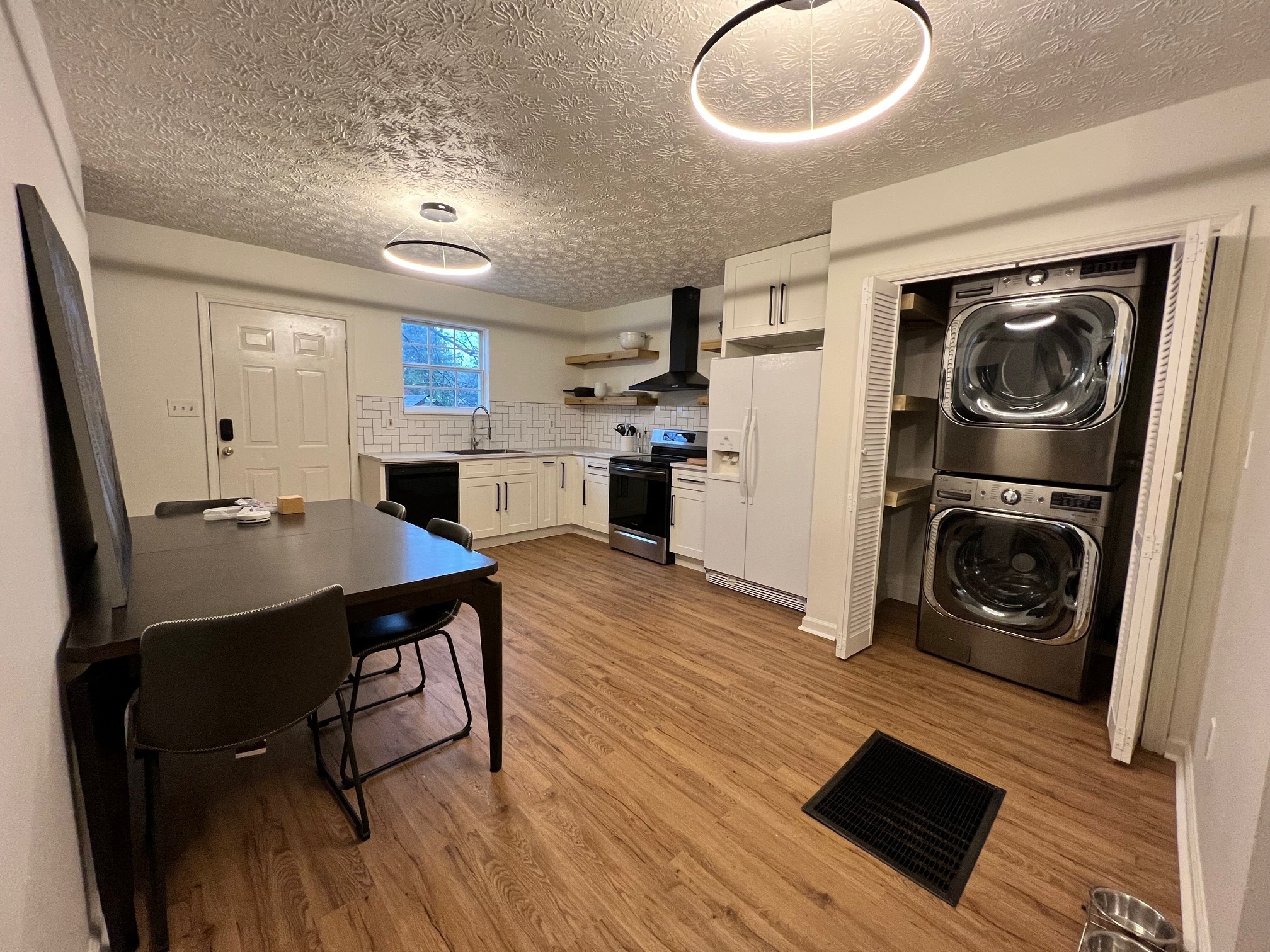 Building Photo - 127 W Franklin St