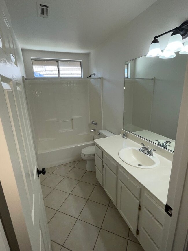 Building Photo - Charming 4 Bedroom Home For Rent