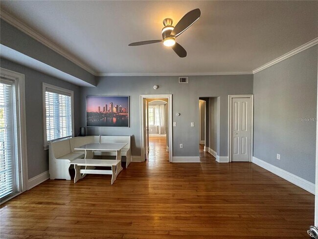 Building Photo - 2117 W Dekle Ave