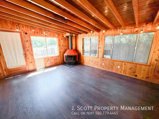 Building Photo - 3914 E Becker Ln