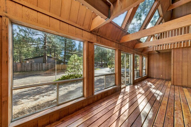 Building Photo - 993 Woodchuck Ct