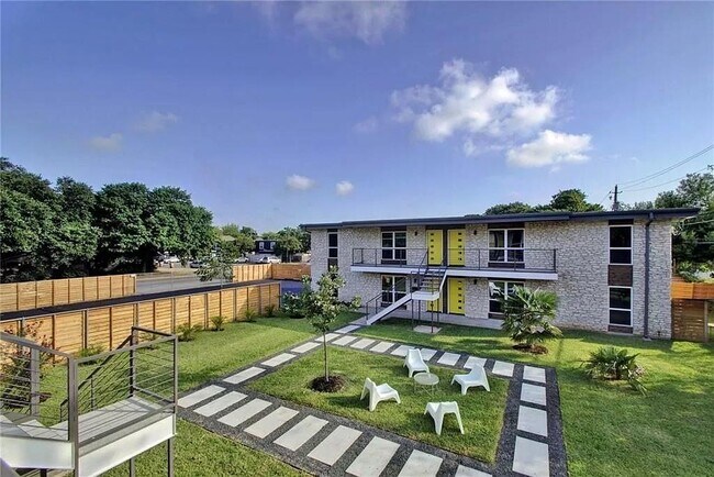 Building Photo - 8603 Putnam Dr