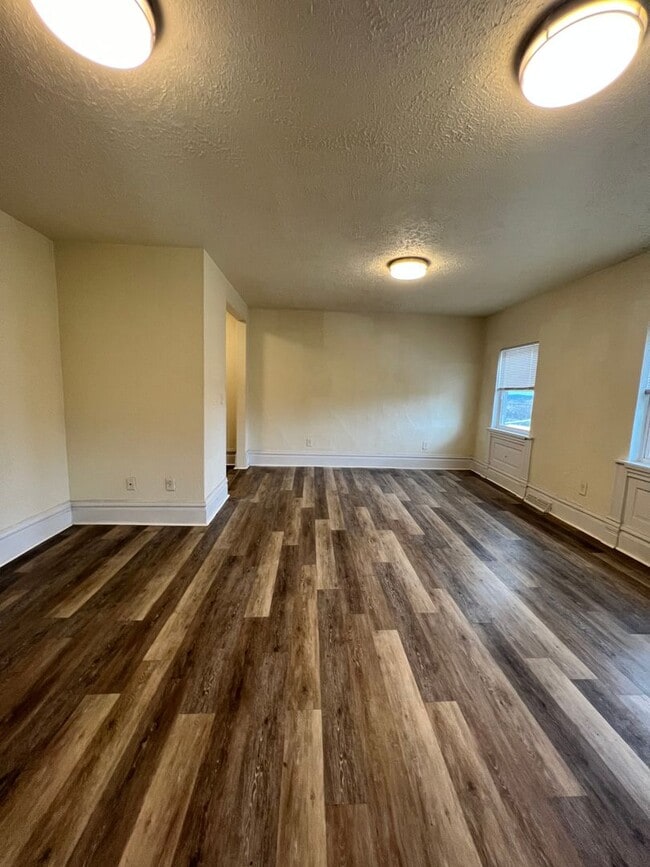 Building Photo - 1408 Fernleaf St