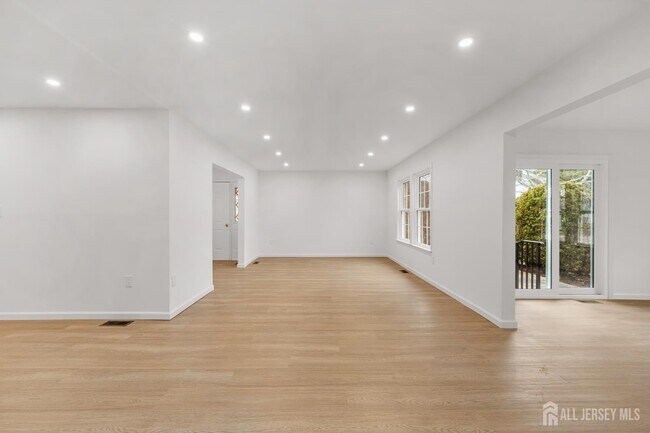 Building Photo - 29A Hillsborough Dr