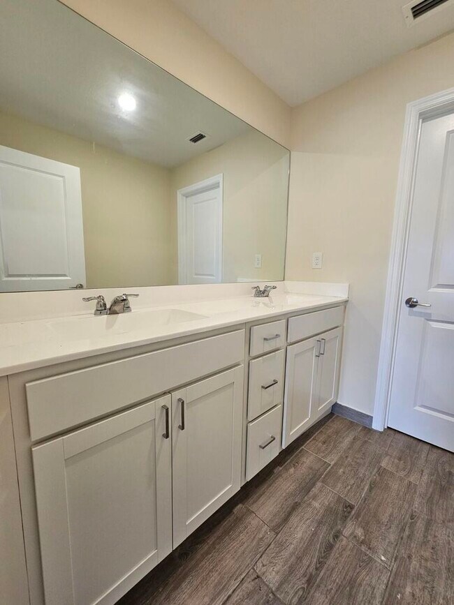 Building Photo - 6951 Harbours Edge Ave