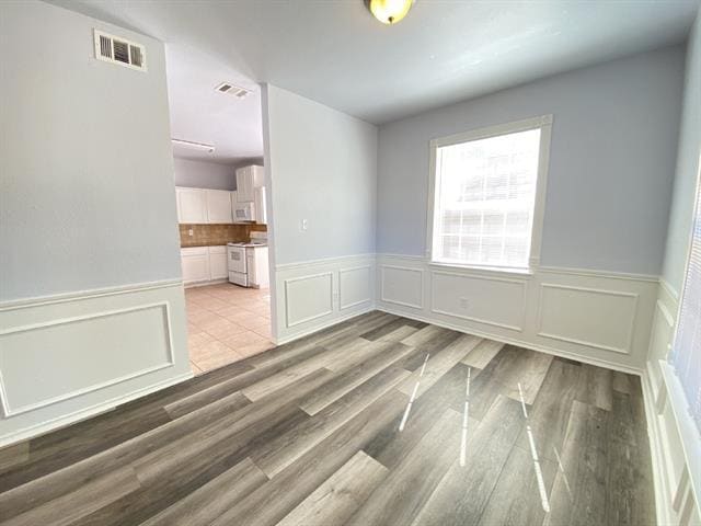 Building Photo - 4150 Briar Hill Dr