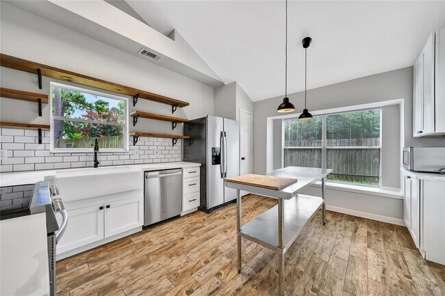 Building Photo - 1303 Chesterpoint Dr