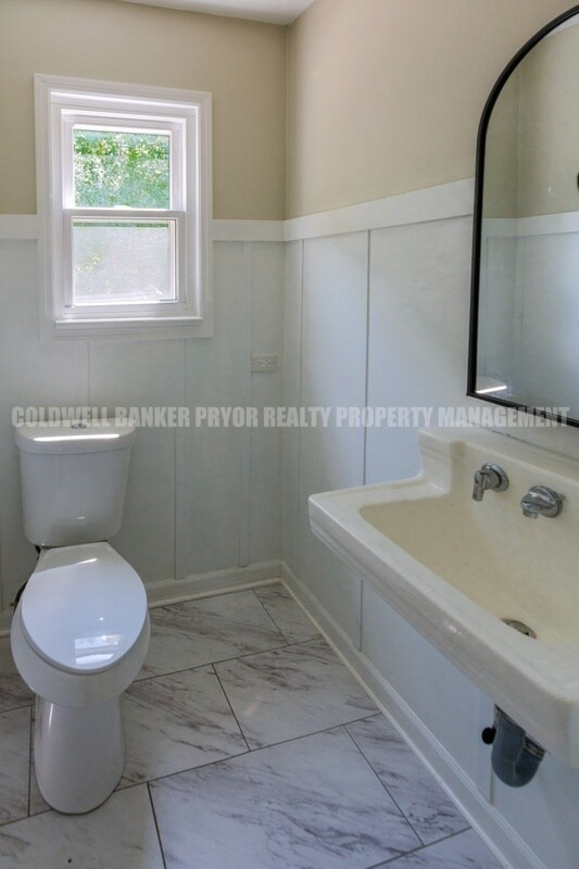 Building Photo - 9356 Charbar Cir