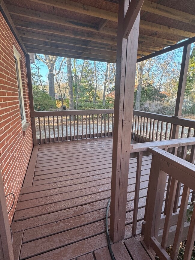 Building Photo - 628 Eastern Ave