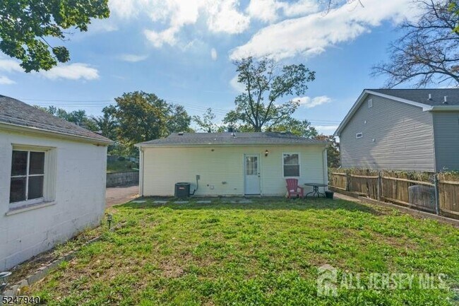 Building Photo - 67 Woodland Ave