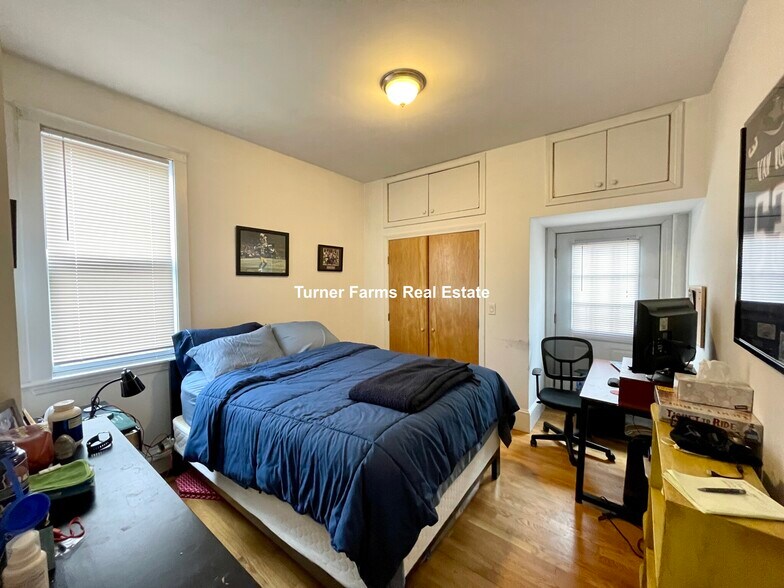 Building Photo - 38 Newton St