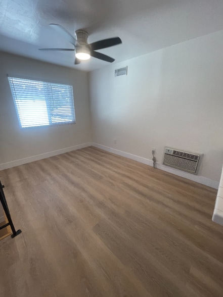 Building Photo - 563 S Fashion Park St