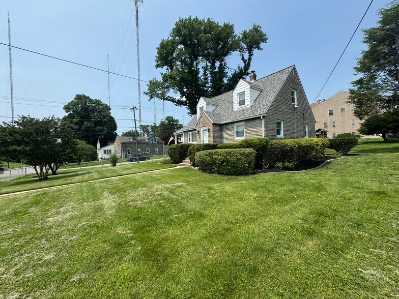 Building Photo - 410 Paoli Ave