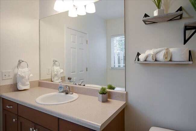 Building Photo - 11 Summer Lake Way