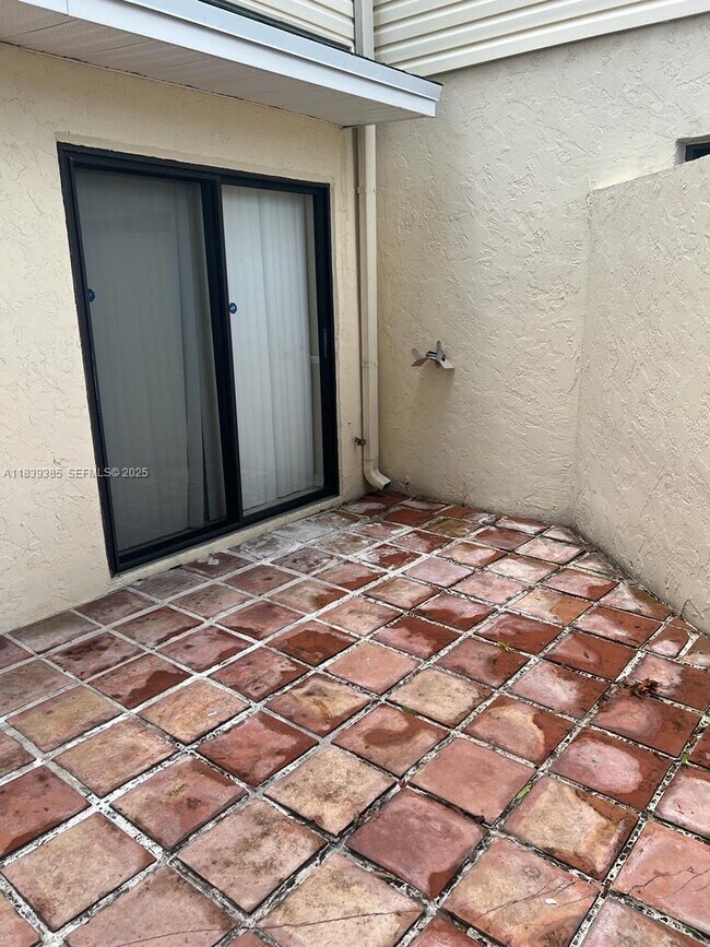 Building Photo - 641 Executive Center Dr