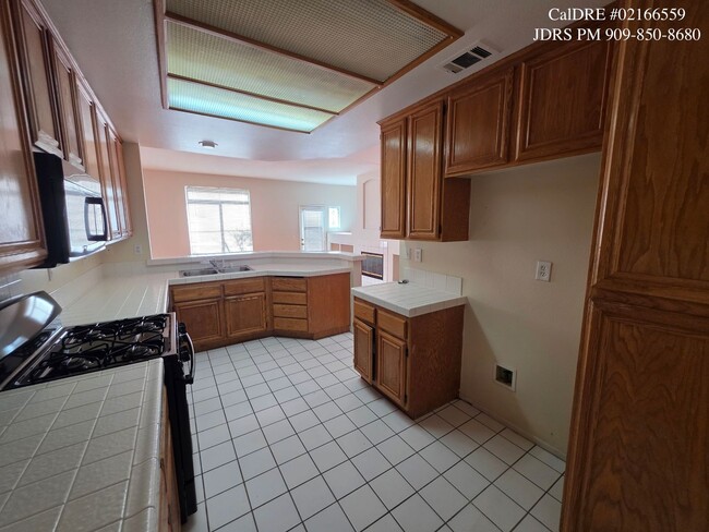 Building Photo - Ontario 3 Bedroom Condo