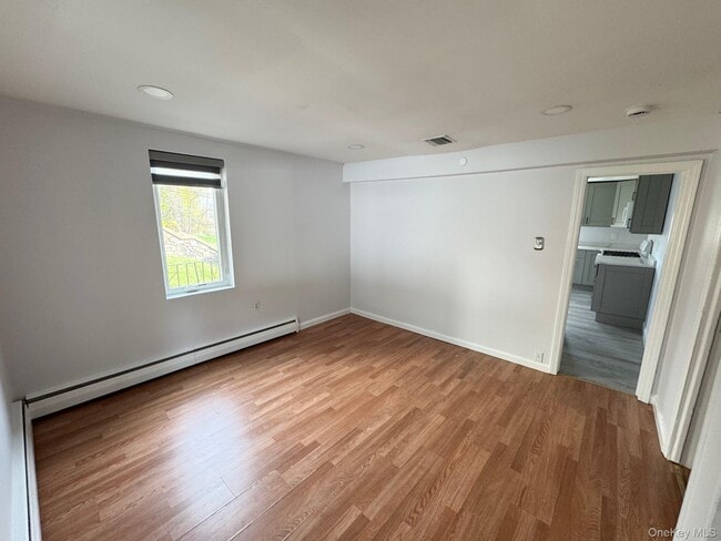 Building Photo - 221 US-9W