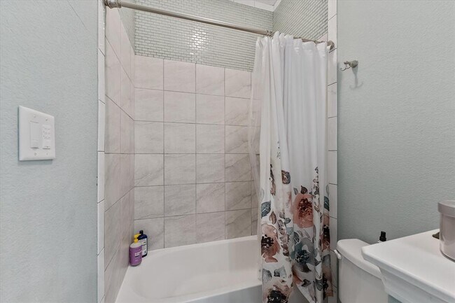 Building Photo - 10442 Lake Palmetto Dr