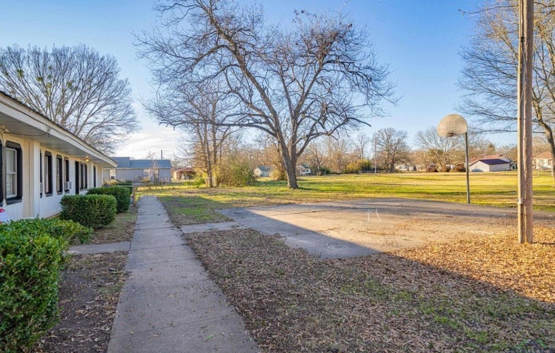 Building Photo - 106 S Davis St