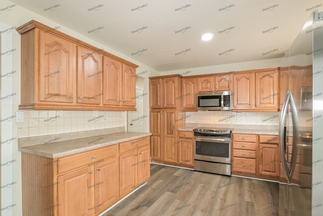 Building Photo - 548 Goldwood Dr