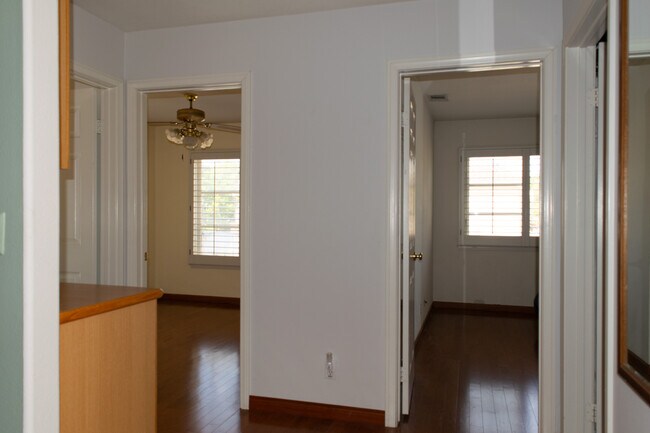 Building Photo - 1148 Corte Riviera
