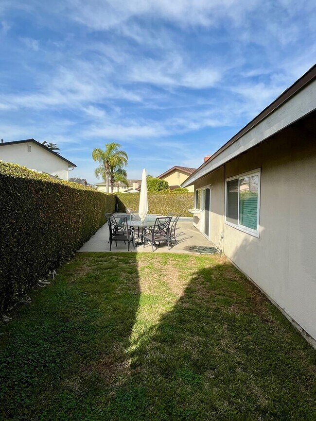 Building Photo - Charming 3 Bedroom, 2 Bath Single Family Home for rent in Seal Beach, CA!
