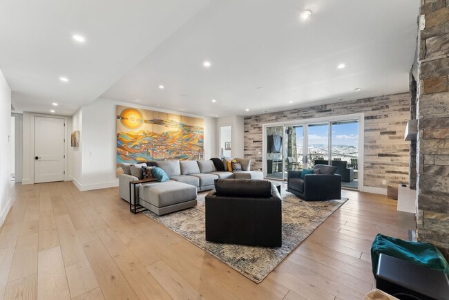 Building Photo - 3450 Ridgeway Dr