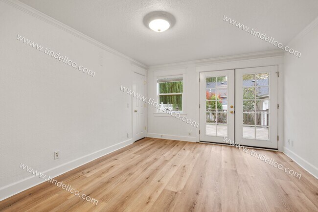 Building Photo - Beautiful North Portland Home —3- Bedrooms, Garage, Fenced Yard & Bonus Space